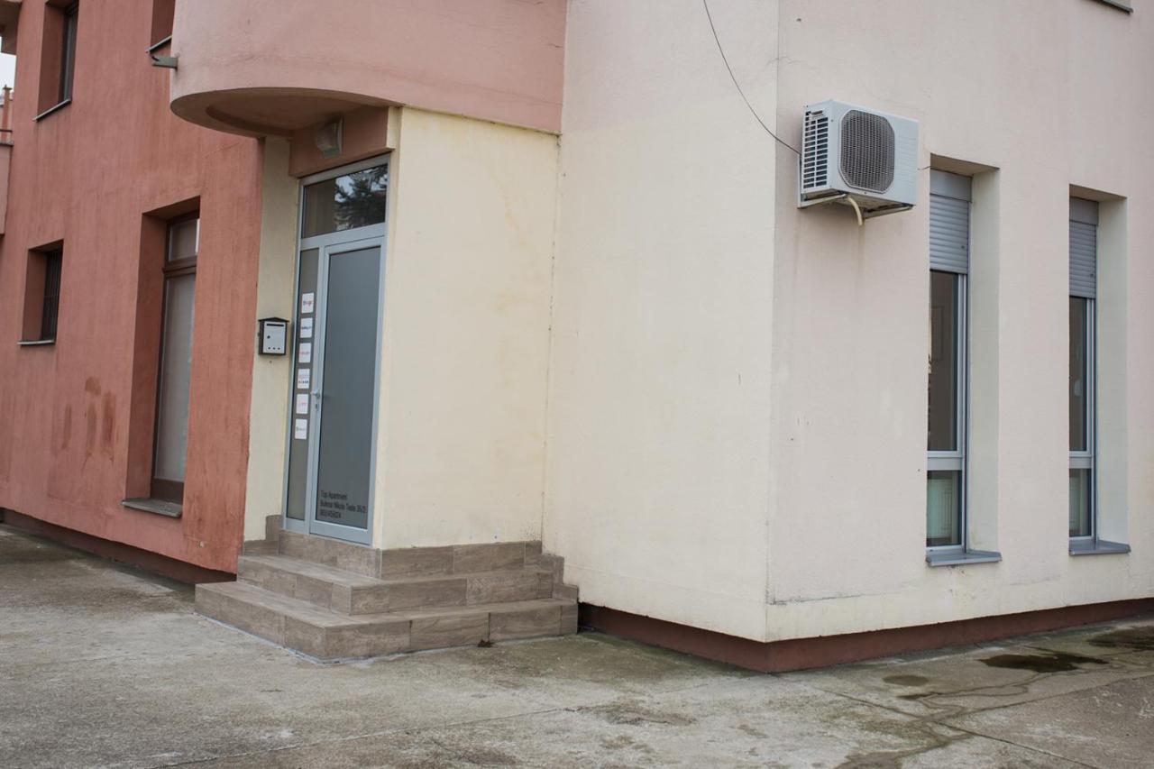 Top Apartment *